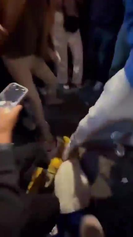 驚！尼克斯大勝步行者后，哈利伯頓遭主場球迷群毆